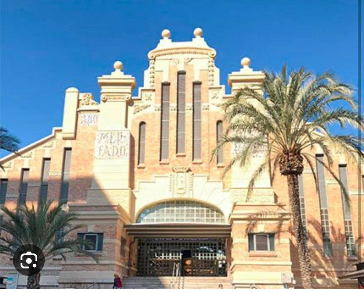 Centrally-Located, Spacious Flat At Historic Centre & Short Walk To Beach Alicante Bagian luar foto