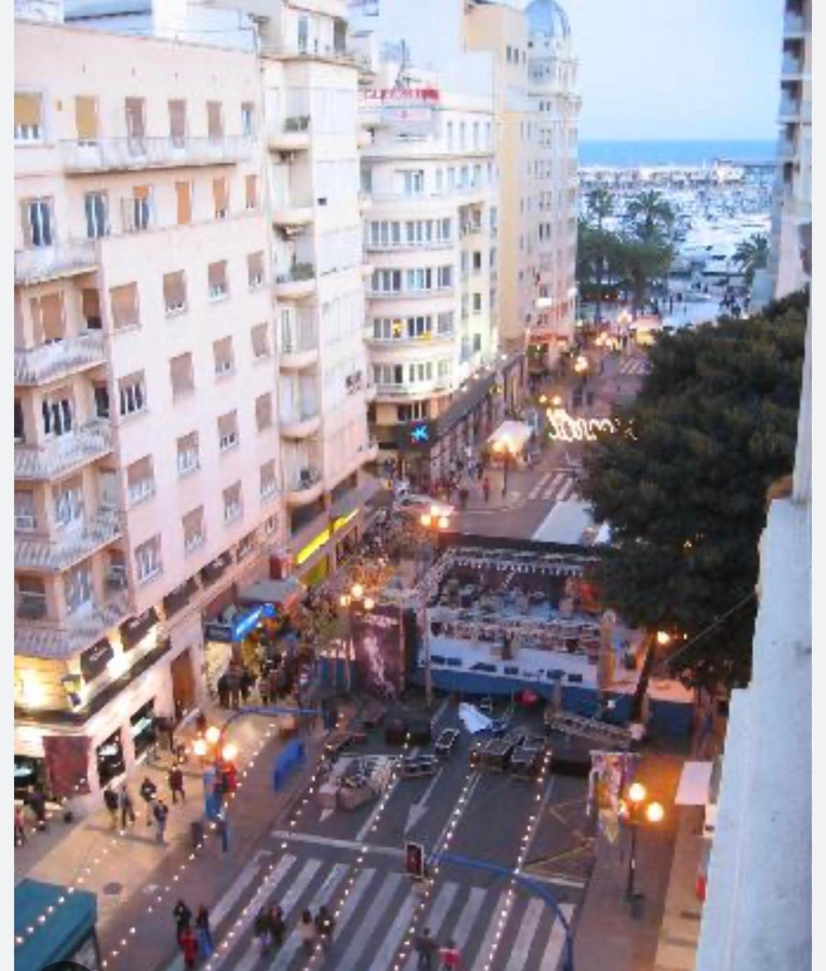 Centrally-Located, Spacious Flat At Historic Centre & Short Walk To Beach Alicante Bagian luar foto
