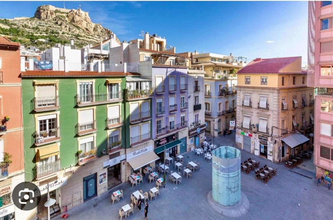Centrally-Located, Spacious Flat At Historic Centre & Short Walk To Beach Alicante Bagian luar foto