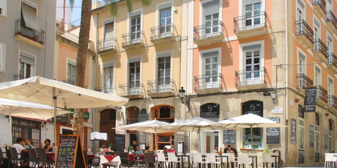 Centrally-Located, Spacious Flat At Historic Centre & Short Walk To Beach Alicante Bagian luar foto