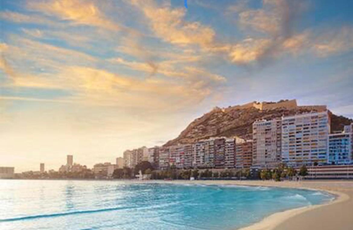 Centrally-Located, Spacious Flat At Historic Centre & Short Walk To Beach Alicante Bagian luar foto