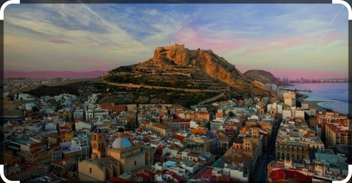 Centrally-Located, Spacious Flat At Historic Centre & Short Walk To Beach Alicante Bagian luar foto