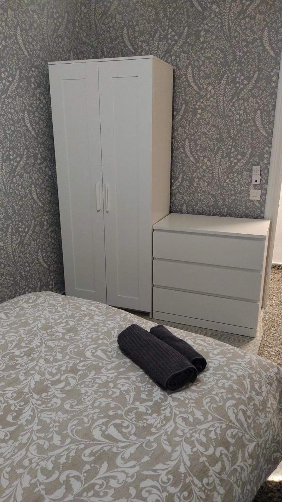 Centrally-Located, Spacious Flat At Historic Centre & Short Walk To Beach Alicante Bagian luar foto