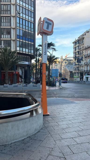 Centrally-Located, Spacious Flat At Historic Centre & Short Walk To Beach Alicante Bagian luar foto