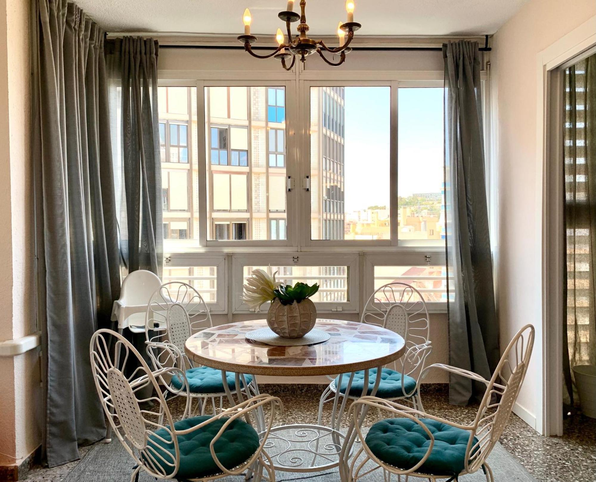 Centrally-Located, Spacious Flat At Historic Centre & Short Walk To Beach Alicante Bagian luar foto