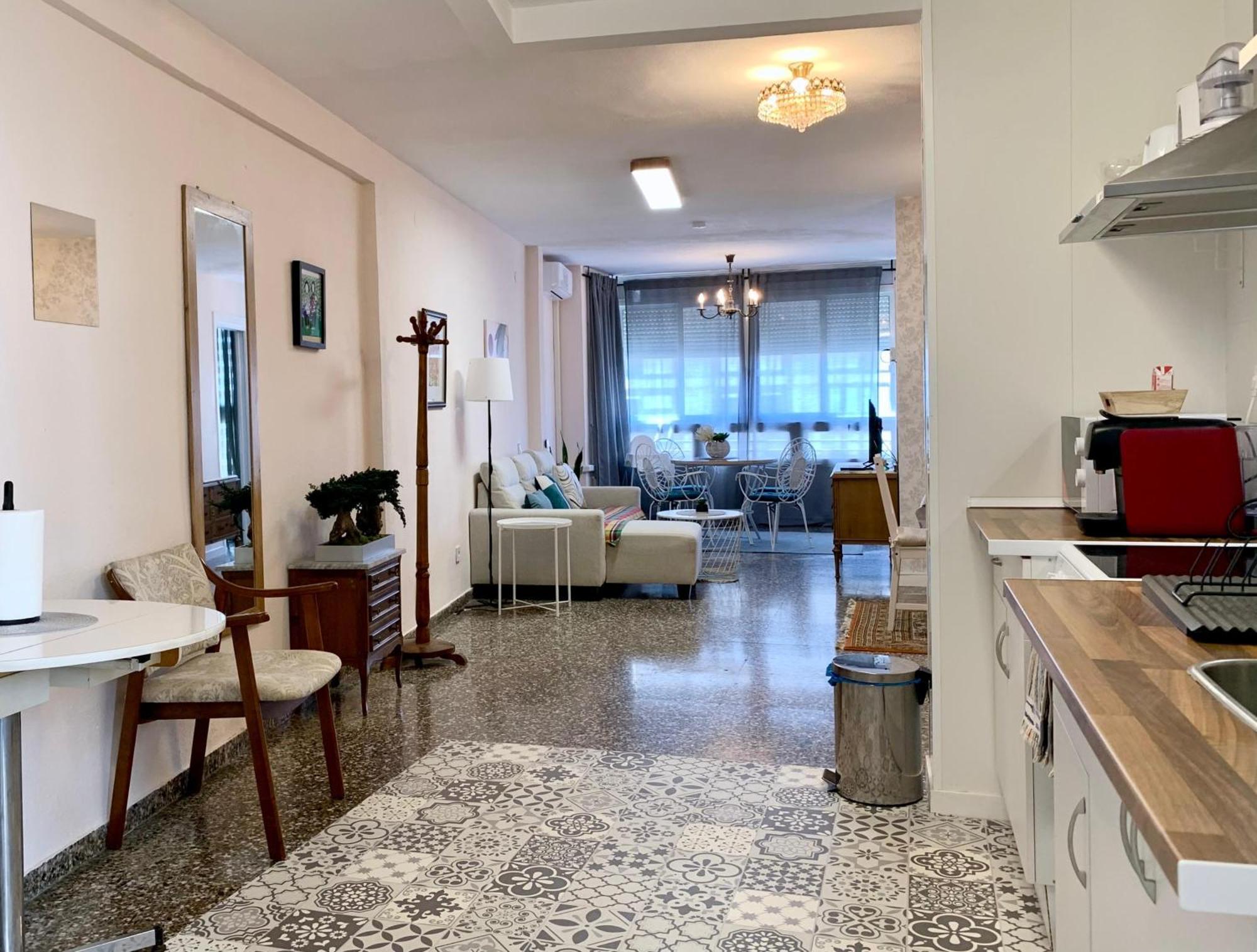 Centrally-Located, Spacious Flat At Historic Centre & Short Walk To Beach Alicante Bagian luar foto