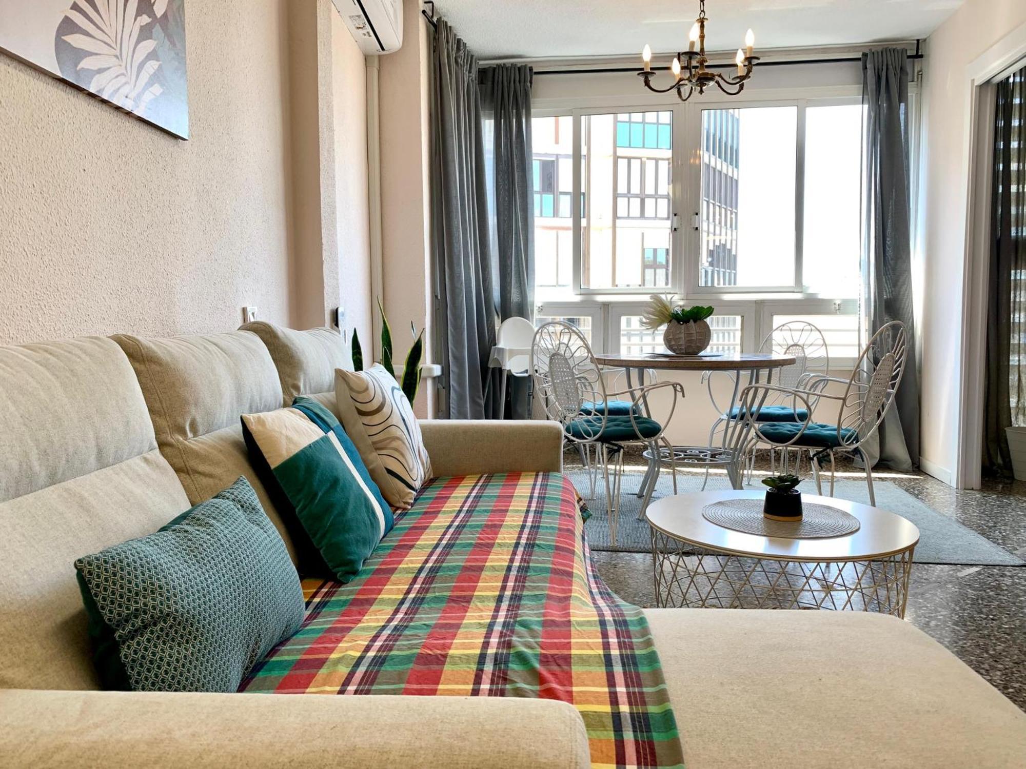 Centrally-Located, Spacious Flat At Historic Centre & Short Walk To Beach Alicante Bagian luar foto