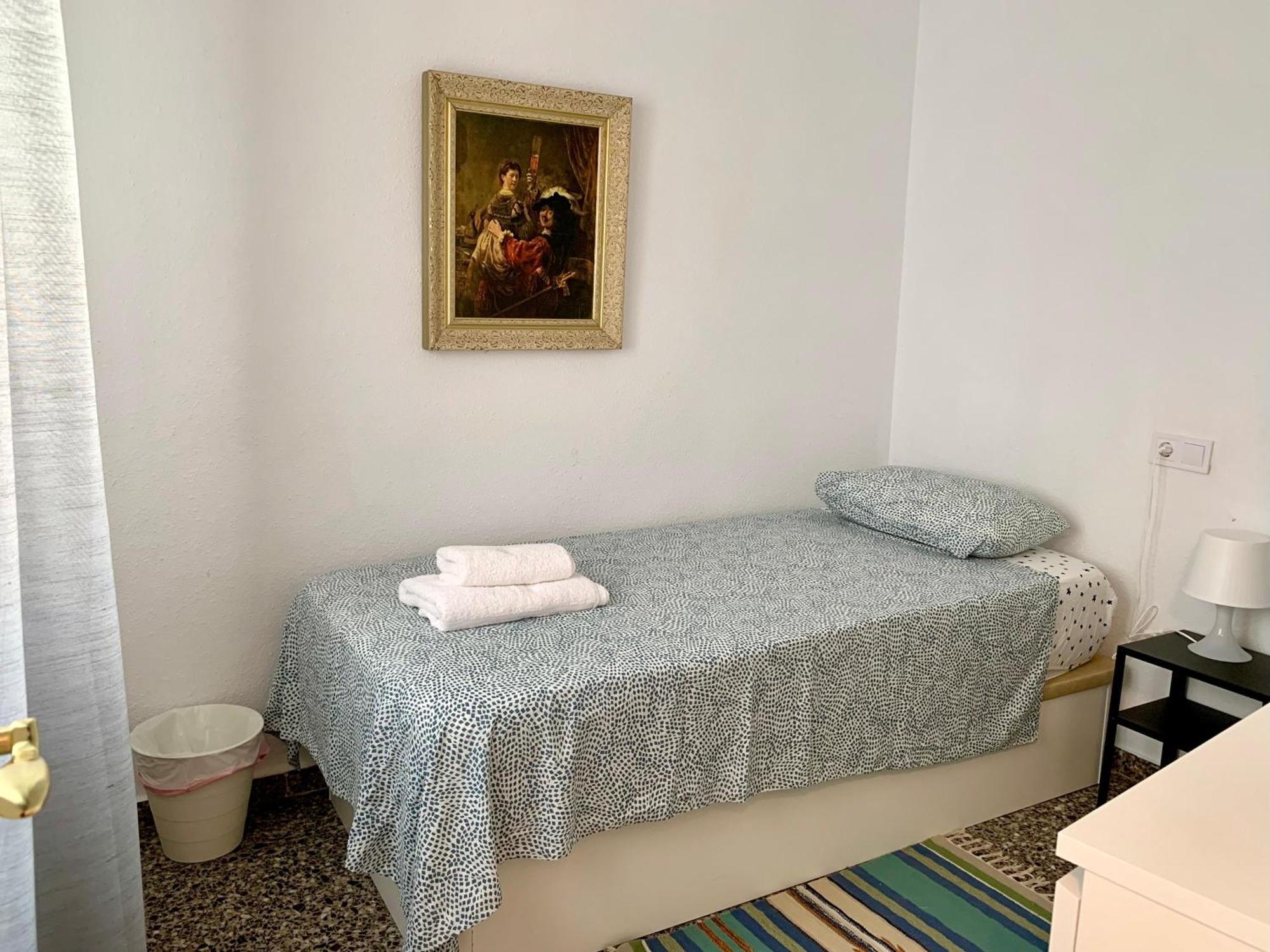 Centrally-Located, Spacious Flat At Historic Centre & Short Walk To Beach Alicante Bagian luar foto