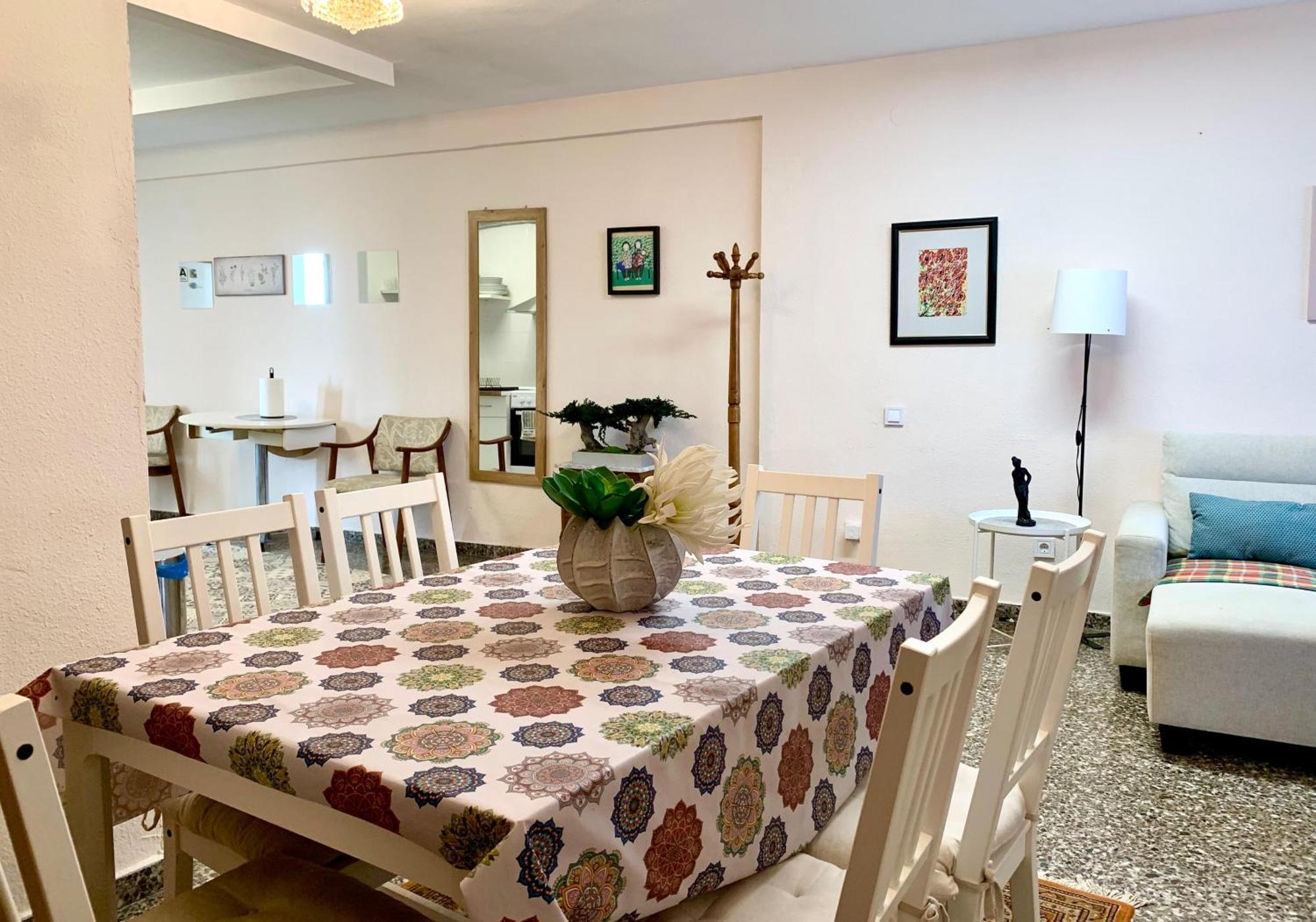 Centrally-Located, Spacious Flat At Historic Centre & Short Walk To Beach Alicante Bagian luar foto