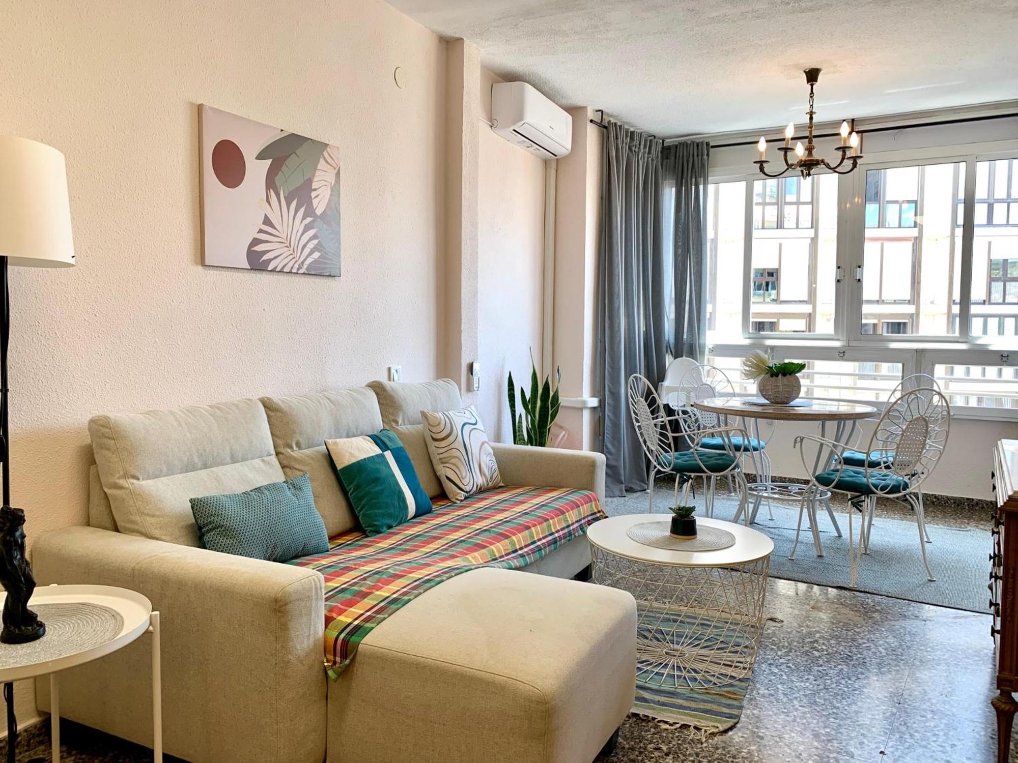 Centrally-Located, Spacious Flat At Historic Centre & Short Walk To Beach Alicante Bagian luar foto