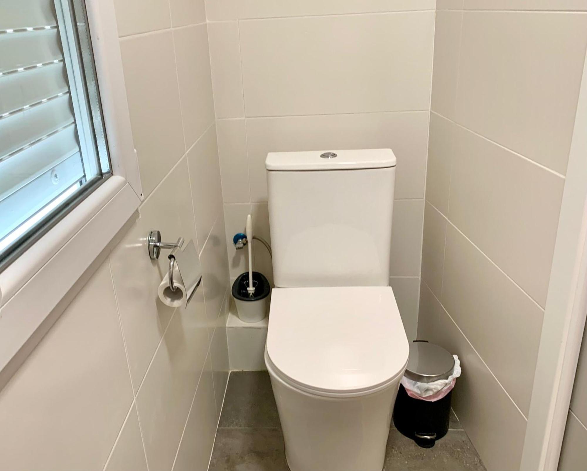 Centrally-Located, Spacious Flat At Historic Centre & Short Walk To Beach Alicante Bagian luar foto