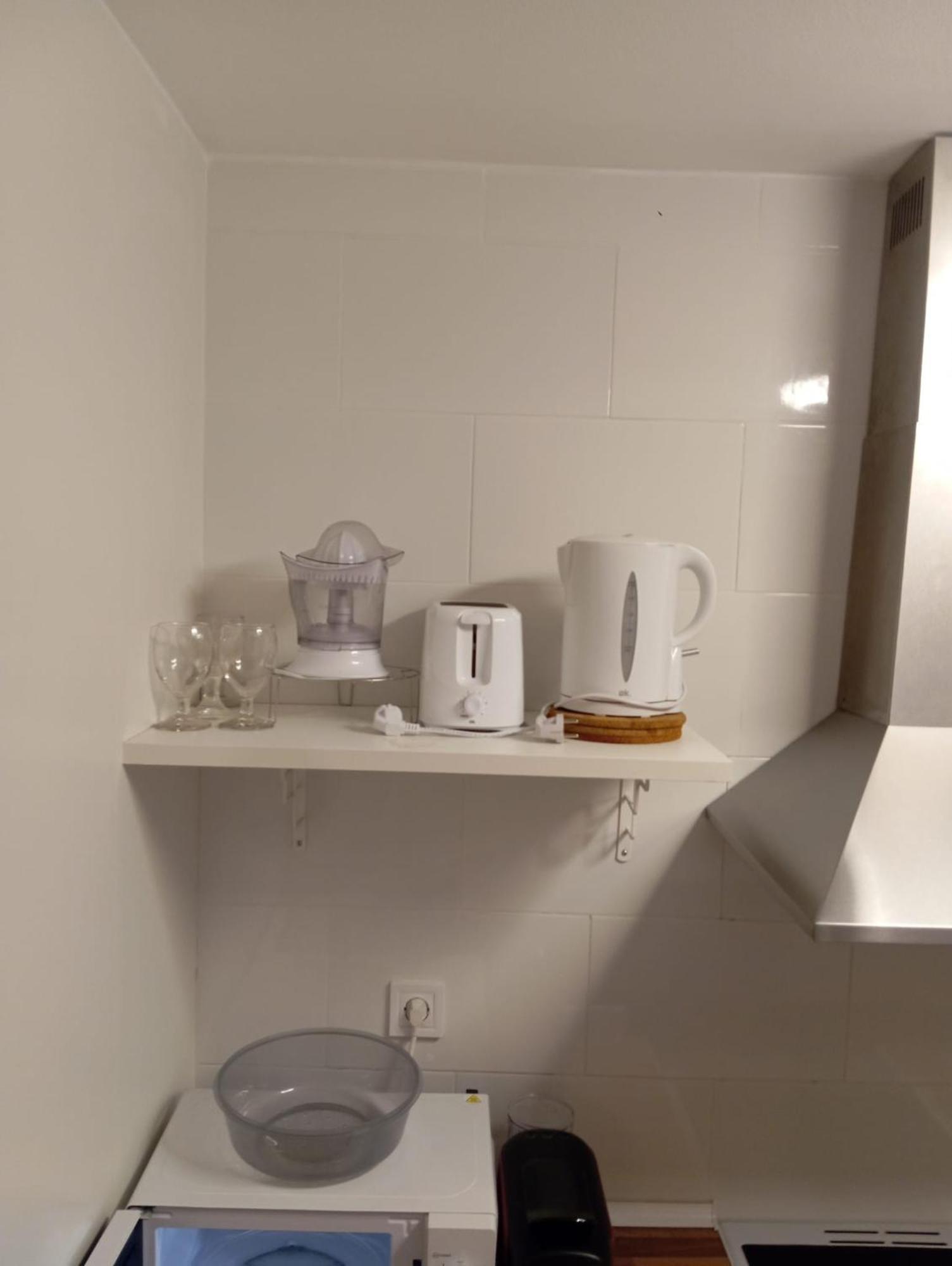 Centrally-Located, Spacious Flat At Historic Centre & Short Walk To Beach Alicante Bagian luar foto